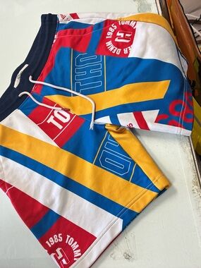 Men’s Tommy Hilfiger Shorts Vintage Used Sz Small Pre Owned